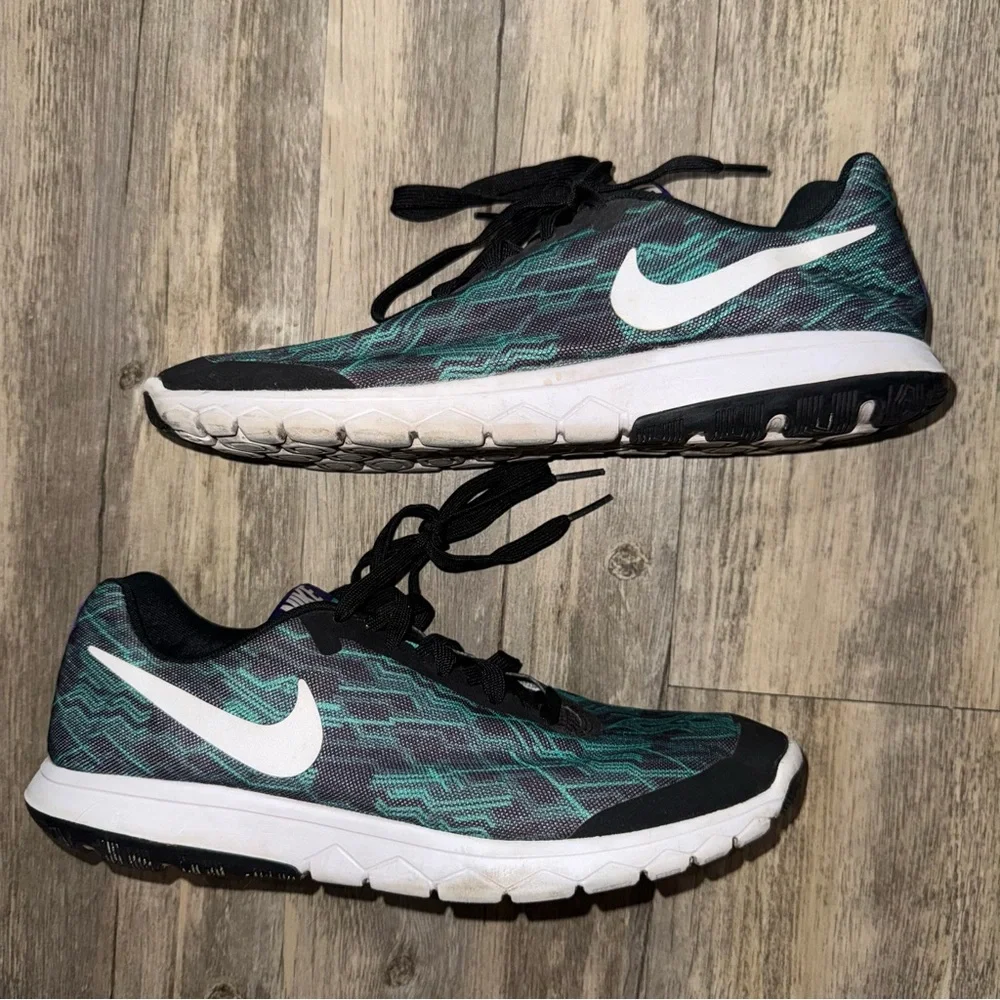 Nike Women's Black and Teal Running Shoes